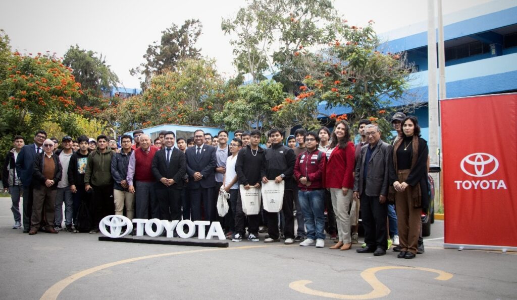 Toyota fortalece la formación técnica en movilidad sostenible
